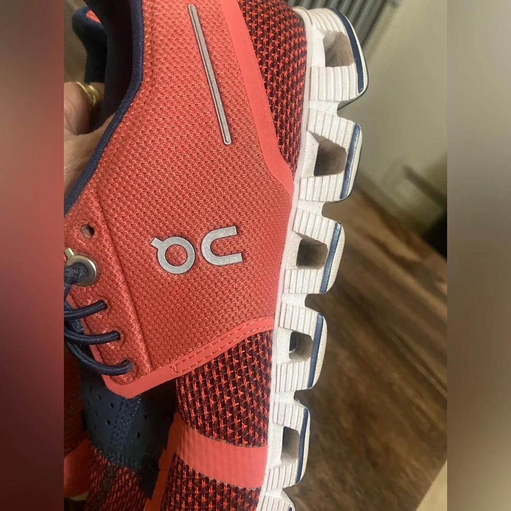 On Running Women's Athletic Shoes - Picture 7 of 9